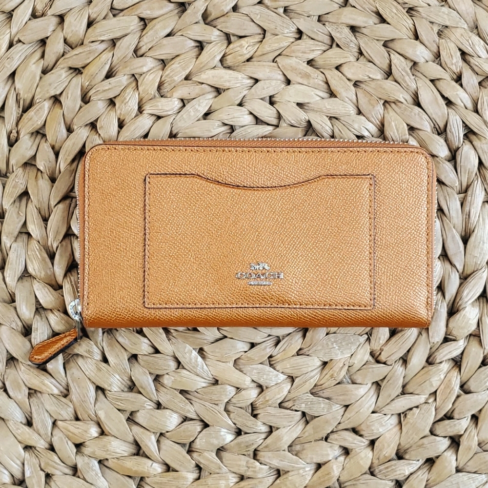 COACH Accordion Zip Wallet NWT